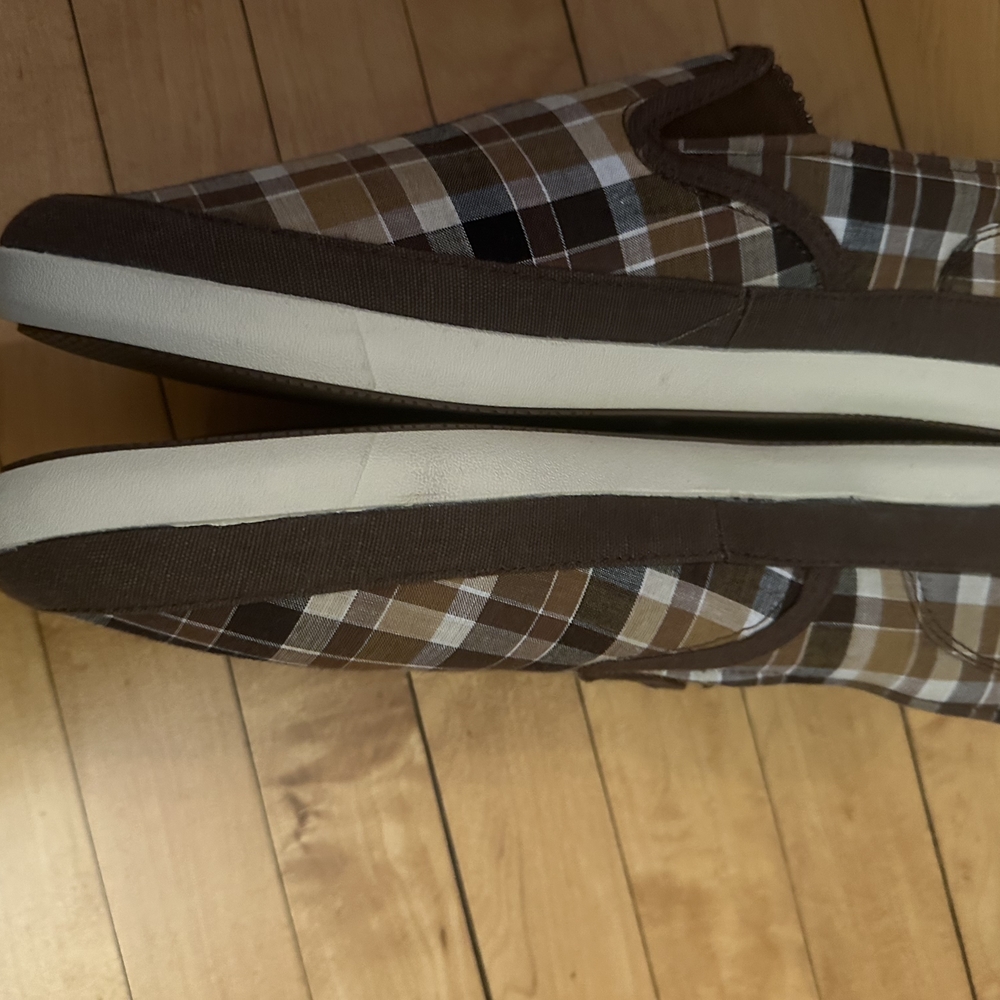 IZOD Men's Brown Plaid Slip-On Shoes - Picture 3 of 8